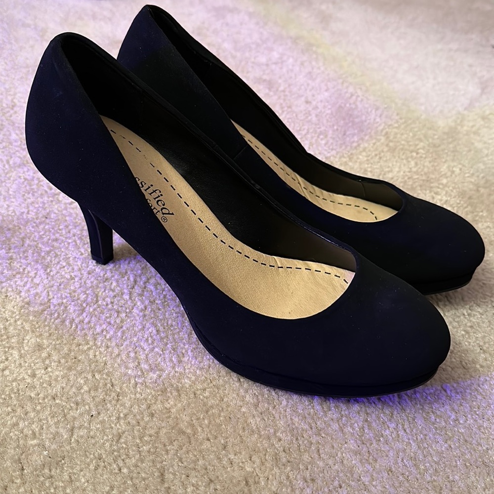 Brand new comfortable black heels size 8.5